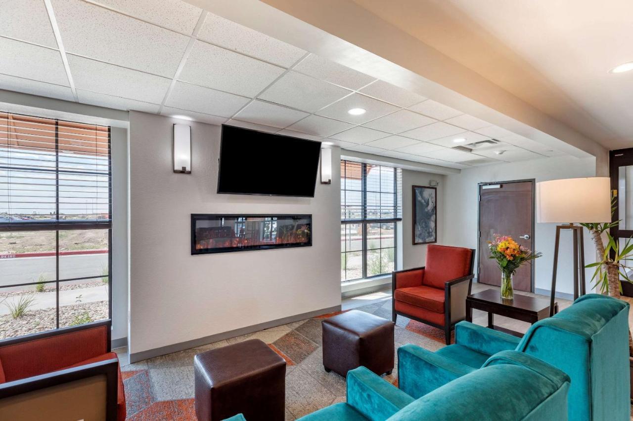 Comfort Inn & Suites Bennett Strasburg エクステリア 写真