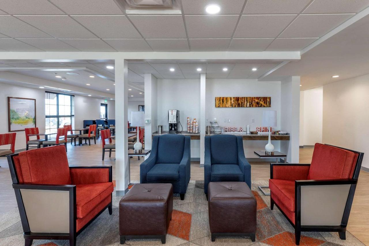Comfort Inn & Suites Bennett Strasburg エクステリア 写真