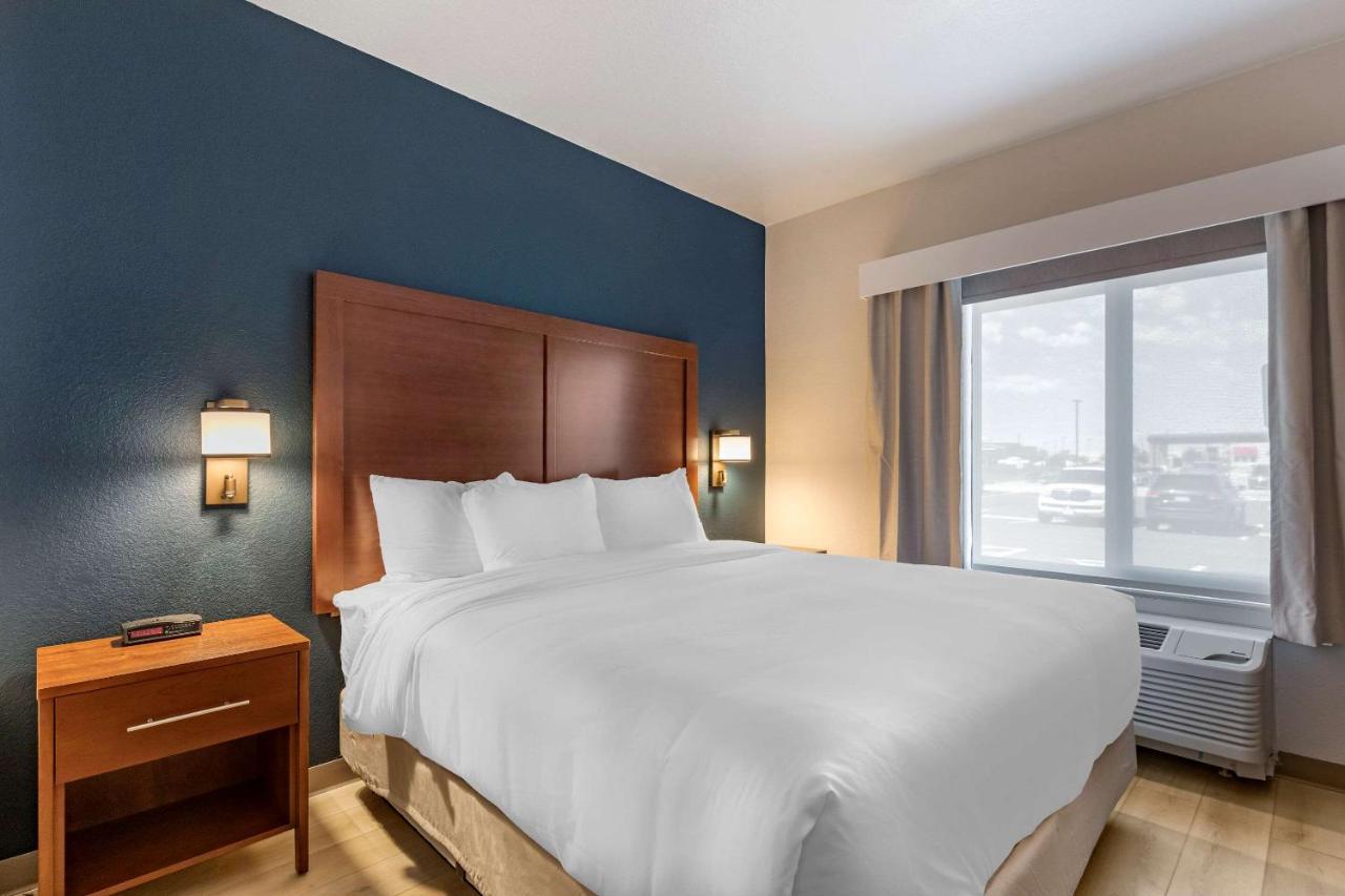Comfort Inn & Suites Bennett Strasburg エクステリア 写真